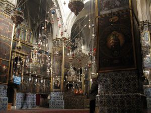 799px-Inside_Saint_James_Cathedral_in_the_Armenian_Quarter_of_Jerusalem